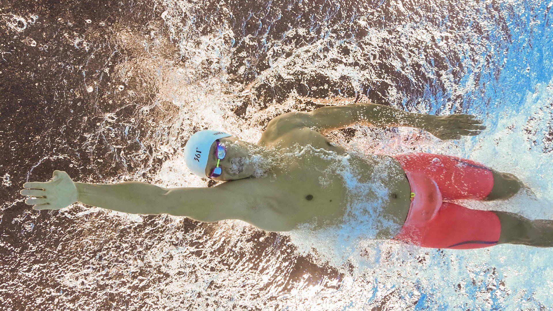 草根足球运动深度融入社会生活，成长为全民运动热点，开展足球运动的意义